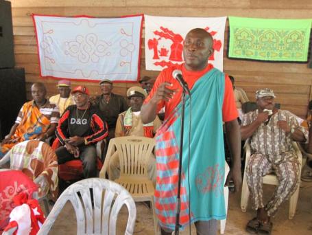 Saamaka leader Hugo Jabini leads a kuutu, a meeting of Saamakan communities.